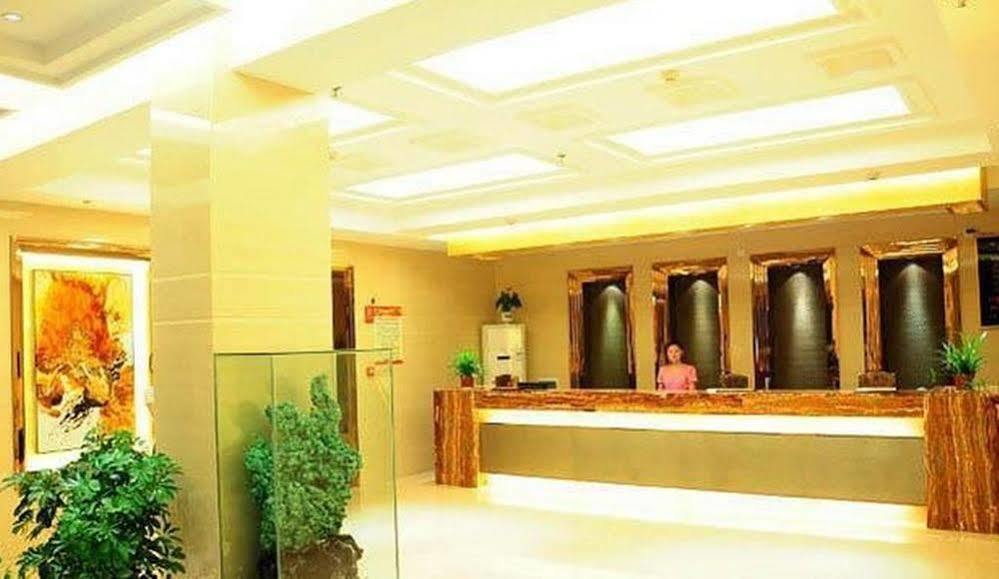Ronghe Holiday Hotel Shiyan  Exterior photo