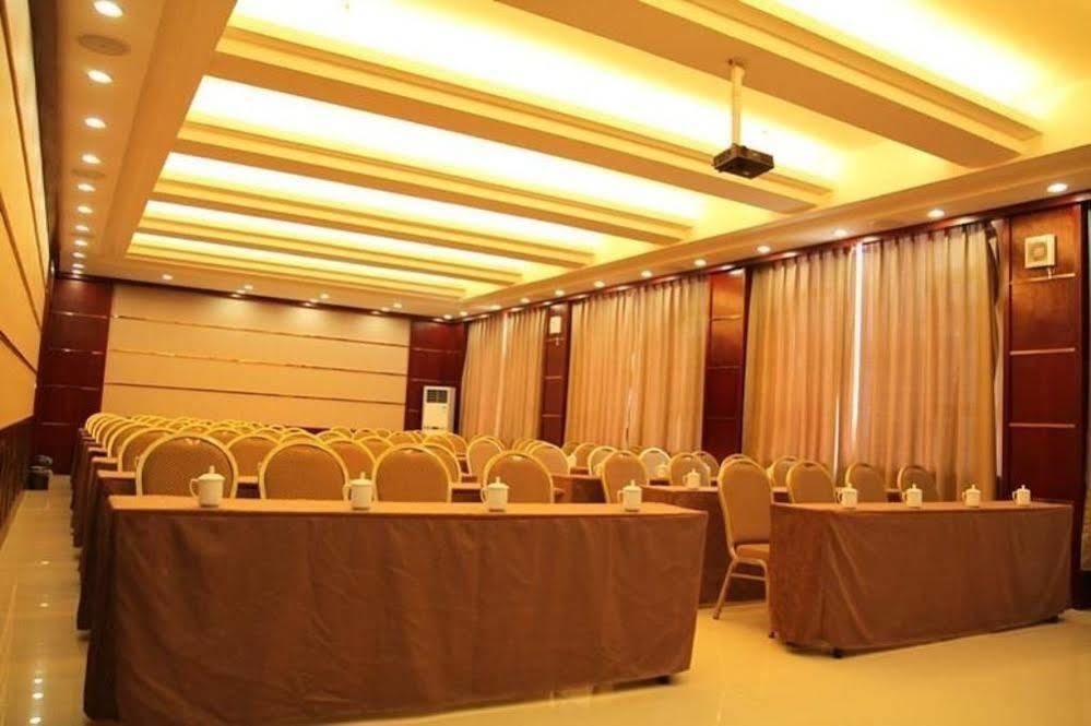 Ronghe Holiday Hotel Shiyan  Exterior photo