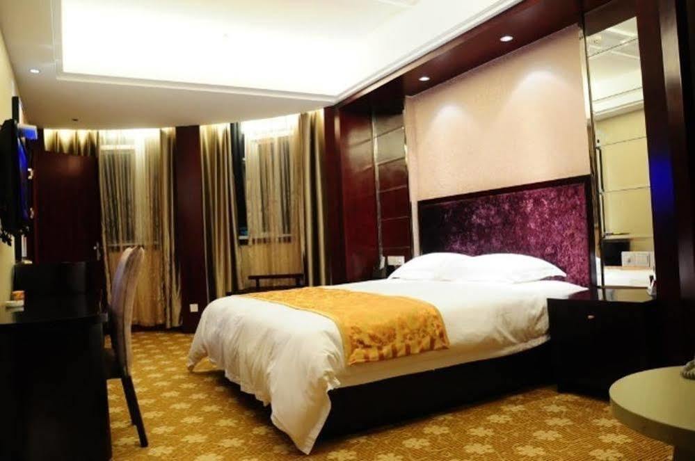 Ronghe Holiday Hotel Shiyan  Exterior photo